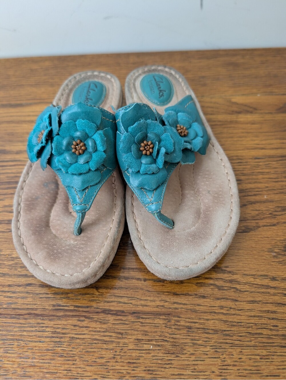 Clarks Artisan Womens Size 6 Teal Leather Flower Thong Sandals Flip Flops